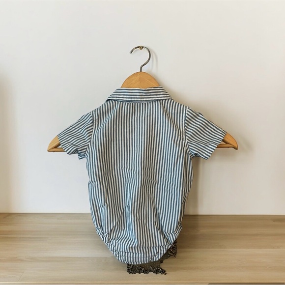 3/$22 Wrangler Striped Baby Diaper Shirt Blue White Short Sleeve Buttons Size 6M - Picture 2 of 4